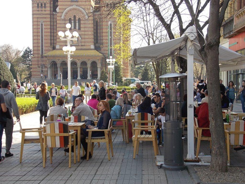 Consiliul Local Timişoara obligă restaurantele şi cafenelele să aibă meniuri &icirc;n cel puţin două limbi, &icirc;n aşteptarea turiştilor care vor vizita Capitala Culturală Europeană &icirc;n 2021
