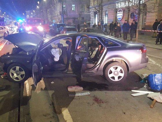Patru mașini au fost implicate &icirc;ntr-un accident grav, &icirc;n Satu Mare. O femeie &icirc;nsărcinată și un copil au ajuns la spital