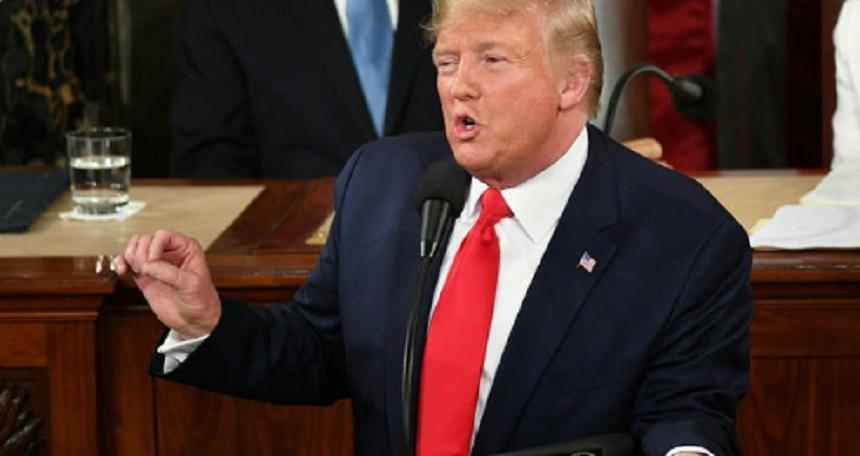 Donald Trump l-a acuzat pe Michael Bloomberg de rasism, public&acirc;nd pe Twitter o &icirc;nregistrare &icirc;n acest sens, din 2015