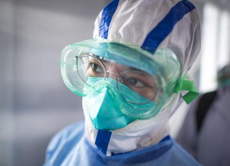 Ultimă oră! Asistent medical din România care a îngjrijit o familie infestată de coronavirus prezintă simptome de îmbolnăvire