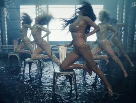 Fetele de la The Pussycat Dolls, revenire incendiară, după zece ani! Artistele celebre, surprinse dansând printre flăcări, în costume de latex. Atenție, imagini interzise cardiacilor! VIDEO