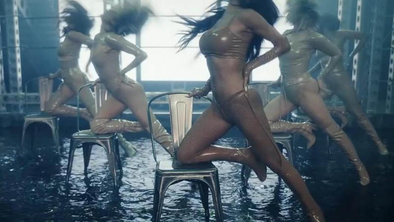 Fetele de la The Pussycat Dolls, revenire incendiară, după zece ani! Artistele celebre, surprinse dansând printre flăcări, în costume de latex. Atenție, imagini interzise cardiacilor! VIDEO