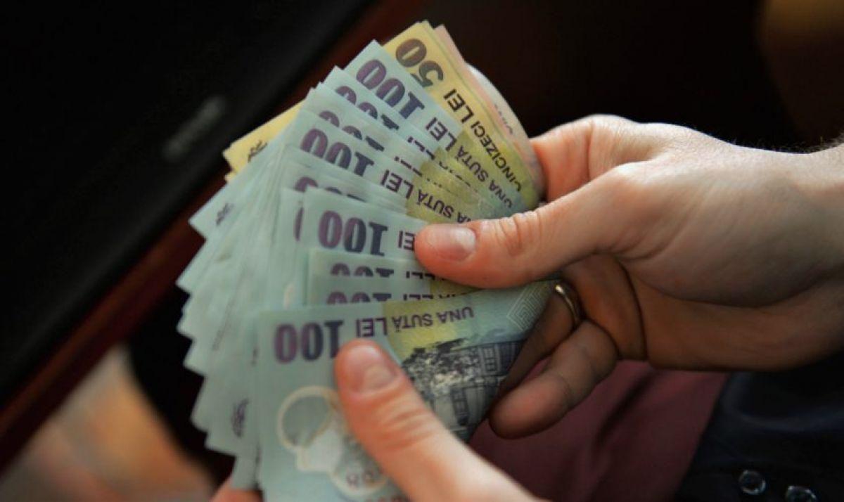 Salarii, sporuri și compensații recalculate pentru această categorie de rom&acirc;ni. Cine sunt persoanele care vor &icirc;ncasa bani mai mulți&nbsp;