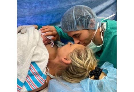 Enrique Iglesias şi Anna Kournikova au prezentat-o pe fiica nou-născută