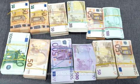 Gorj: Trei bărbaţi, arestaţi preventiv după ce au fost prinşi cu aproximativ 90.000 de euro contrafăcuţi, care urmau a fi puşi în circulaţie