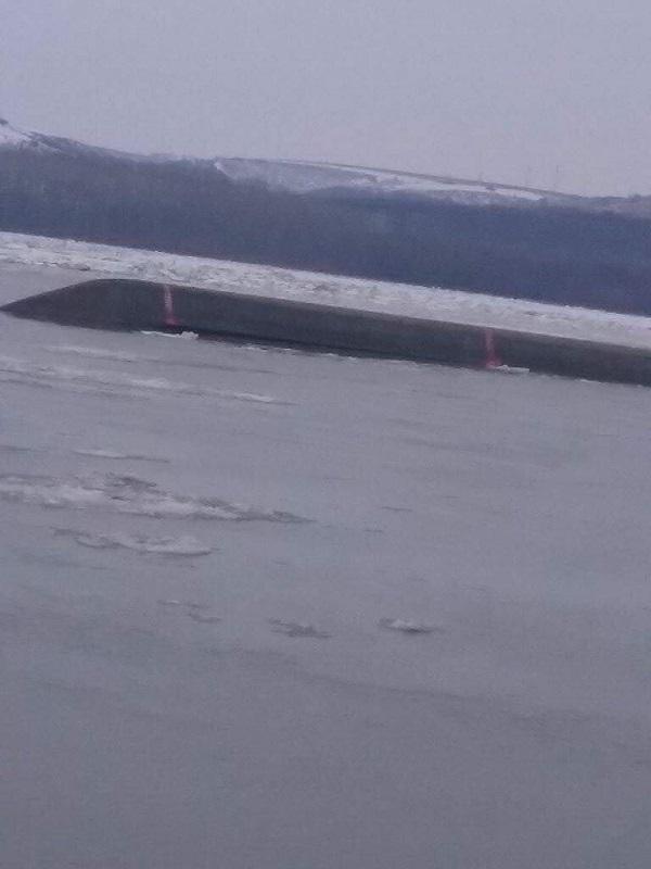 Barjă scufundată &icirc;n Portul Constanţa Sud-Agigea