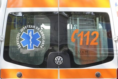 Ambulanţă cu pacient, lovită de un autoturism pe Şoseaua Olteniţei din Capitală; asistenta a fost rănită uşor