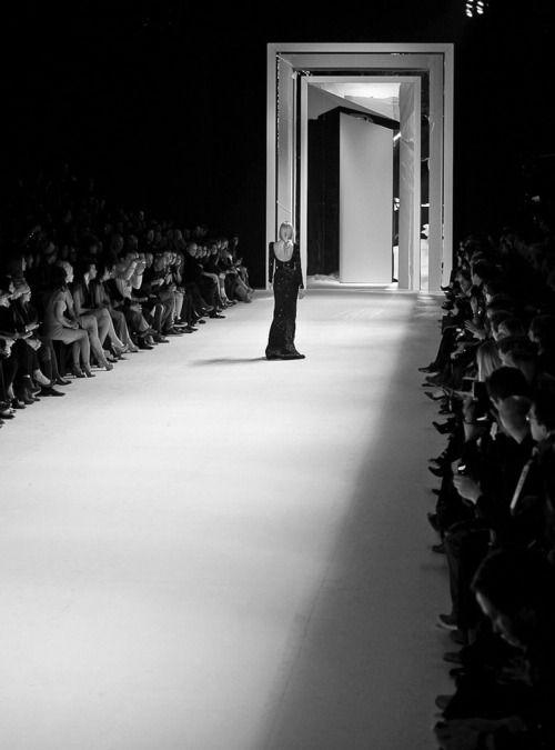 Un an de la moartea unui geniu. "Nu o atinge! Este moartă." &Icirc;ndemnul nu l-a oprit din a sufla viață &icirc;ntr-o carapace goală