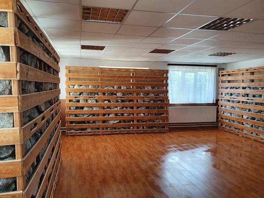 Microsalină &icirc;n care copiii se pot juca sau pot face sport, amenajată &icirc;ntr-o grădiniţă, la T&acirc;rgu Bujor