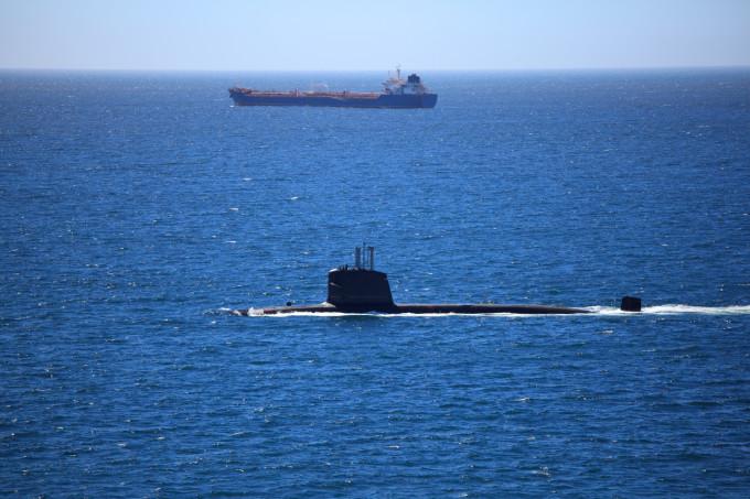 Operațiune spectaculoasă! Peste 5 tone de droguri, transportate cu un submarin improvizat