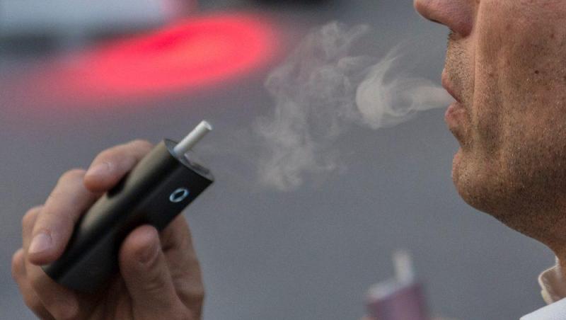 În 3 luni dispar țigările mentolate și cu capsule . Peste 500.000 de români fumători vor fi afectați Mentolul va mai fi găsit doar în produsele din tutun încălzit și țigări electronice