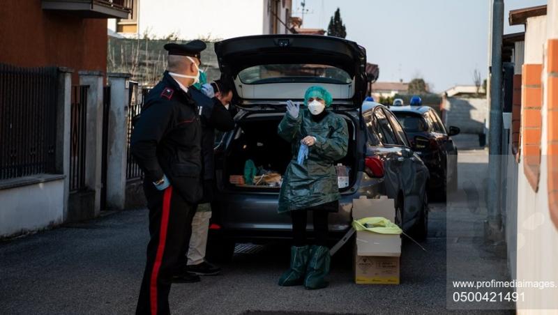 FOTO | Imagini dramatice de pe străzile din Italia. Asistenții medicali umblă pe străzile pe care nu se află nimeni și caută oameni la case ca să îi ajute