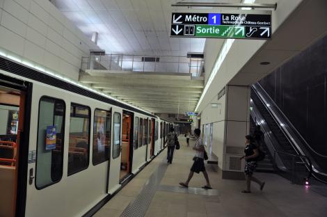 Metrorex: În trenurile de metrou se va efectua un program suplimentar de dezinfecţie