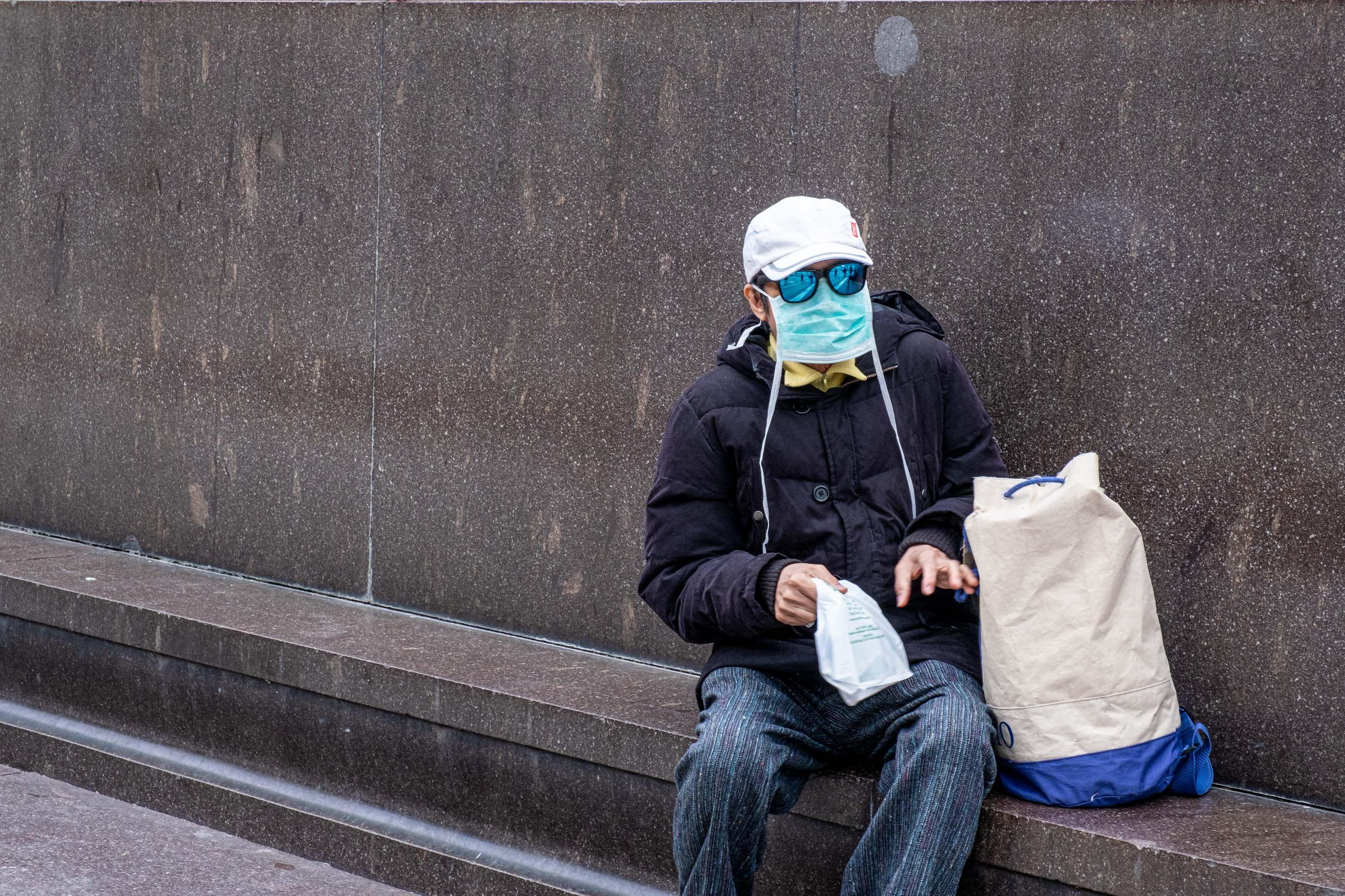 Coronavirus Rom&acirc;nia. C&acirc;ți bani primești dacă ești angajat și intri &icirc;n carantină sau izolare la domiciliu