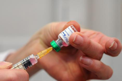 Medicii ar fi găsit leacul miraculos! Încep testele pe oameni ale primului vaccin împotriva coronavirus