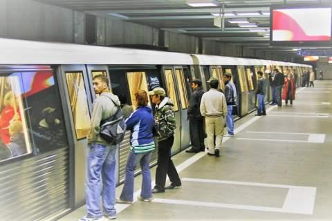 Panică la metrou, joi seară! Un bărbat a fost imobilizat de polițiști!
