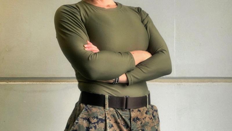 FOTO | Imagini incendiare cu cea mai sexy femeie din armată! Este ofițer inginer de luptă și muncește cot la cot cu bărbații