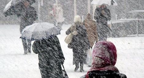 Iarna revine în România. Ninsori viscolite și vânt puternic, în următoarele ore, în 19 județe din țară 