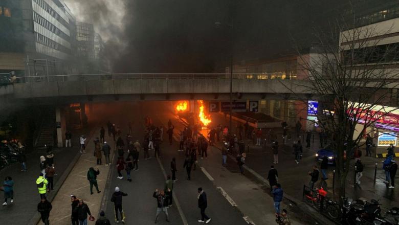 Incidente și incendii la Paris, din cauza unui concert. Una dintre marile gări ale capitalei franceze a fost &icirc;nchisă