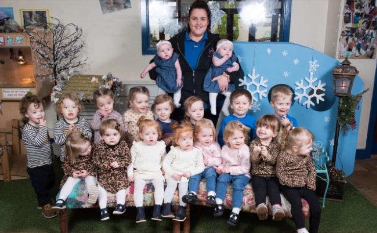 Nouă seturi de gemeni, &icirc;nscrise &icirc;n același an, la aceeași grădiniță! Angajații au crezut că văd dublu! Foto