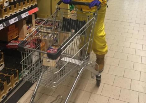 Cum a apărut un bărbat din Cluj la hypermarket! Oamenii au încremenit: „Să mai destindem atmosfera”
