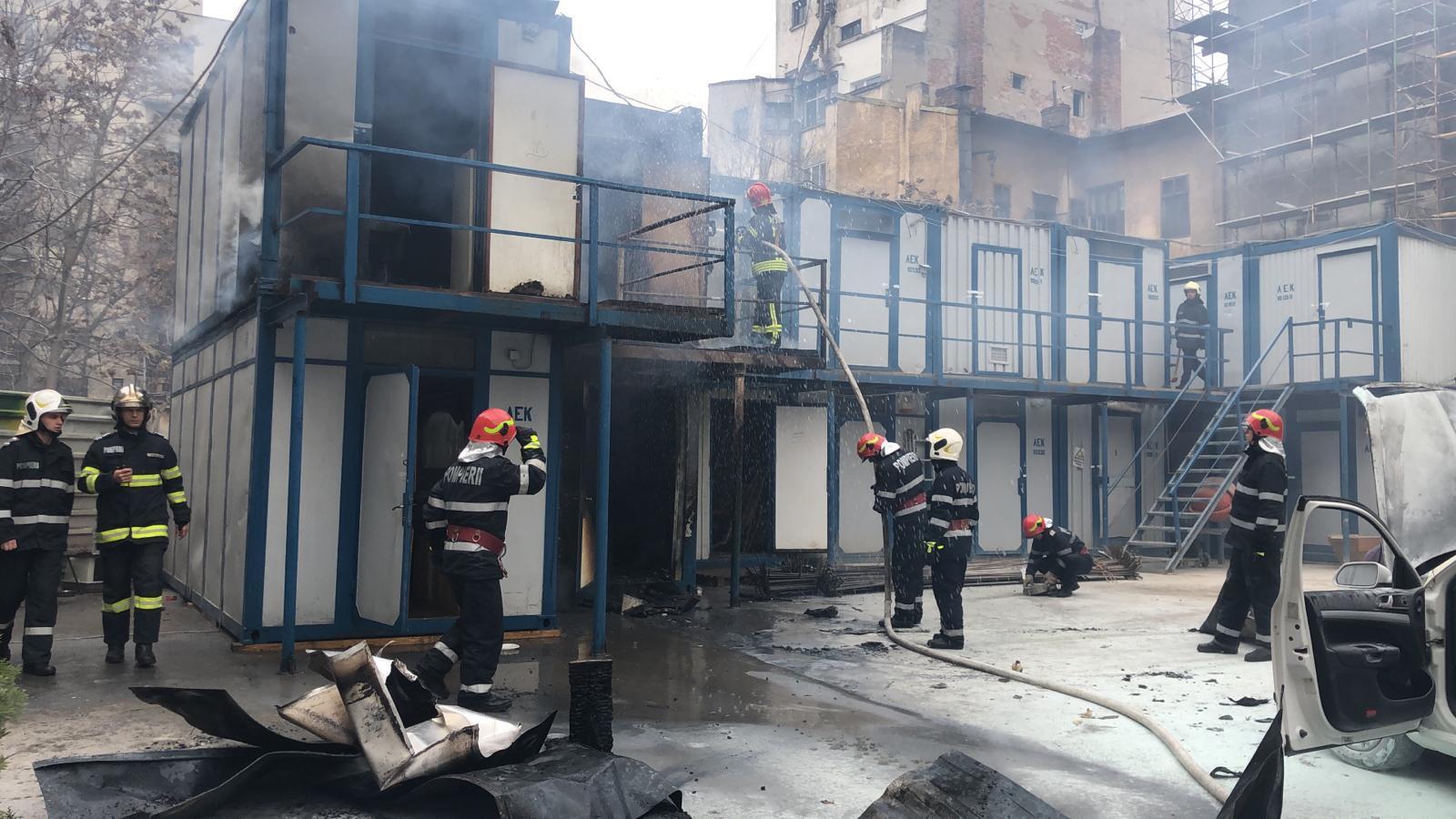 Incendiu la containere de l&acirc;ngă Primăria Sectorului 5
