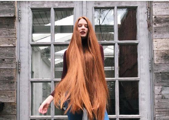 Este superbă, dar ascunde o mare suferință. Motivul tulburător pentru care Anastasia nu și-a mai tăiat părul de 15 ani