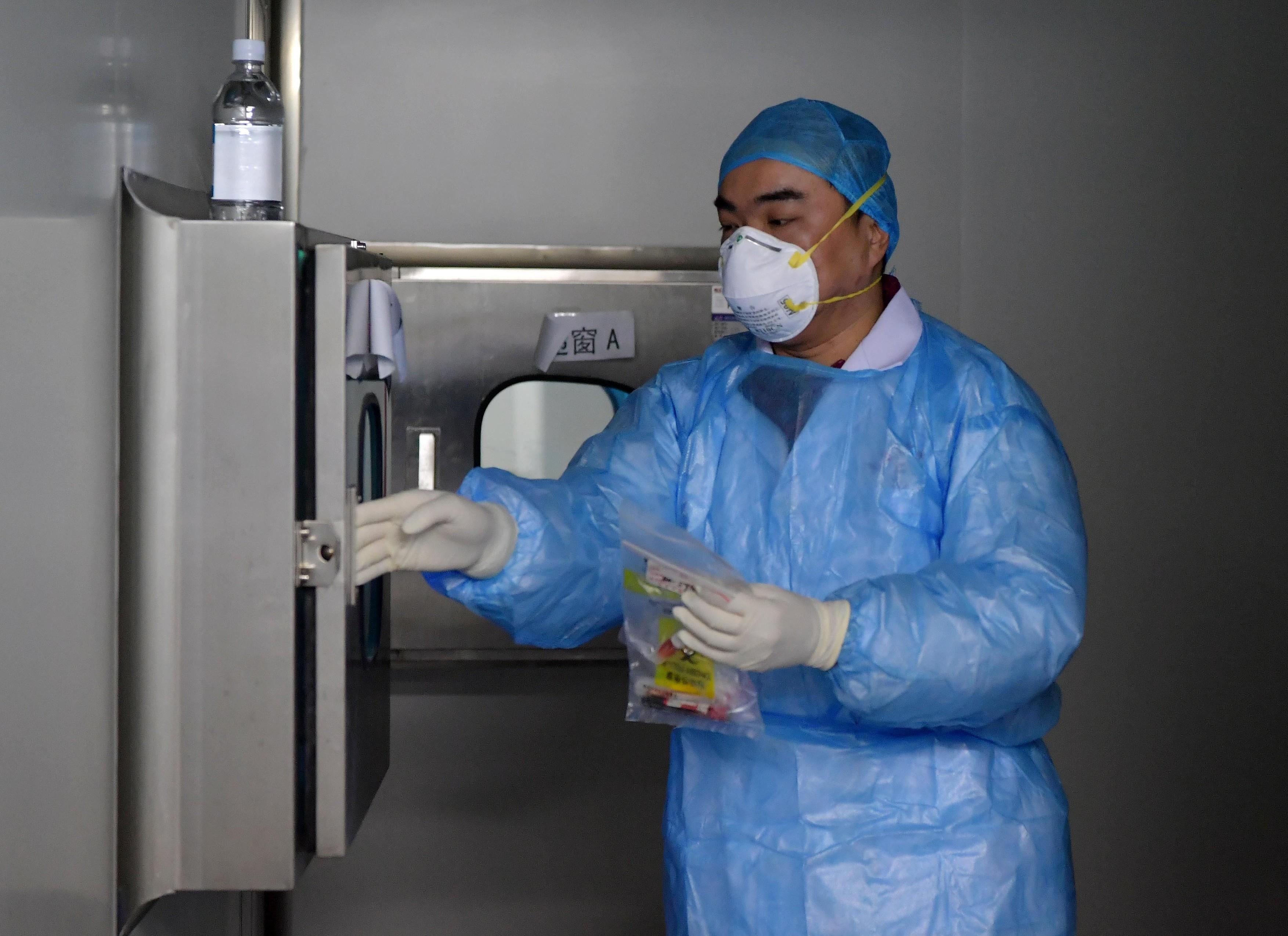 Leacul pentru coronavirus, descoperit &icirc;n Rom&acirc;nia! Cercetători din Timișoara au creat un vaccin specializat pentru țara noastră