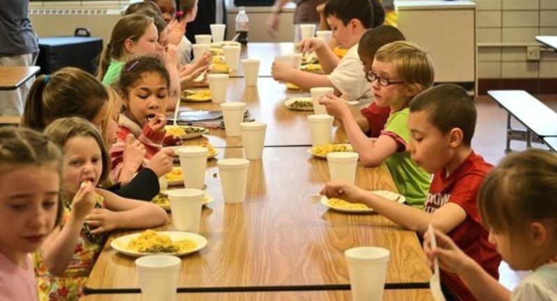 Programul &bdquo;Masa caldă&rdquo; oferă 10 lei pe zi elevilor. Lista unităților de &icirc;nvățăm&acirc;nt și sumele alocate