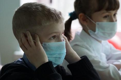 Mii de elevi stau acasă din cauza gripei. Se înmulțesc școlile în care orele sunt suspendate
