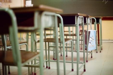 Braşov: Poliţiştii fac cercetări după ce mai mulţi elevi dintr-o şcoală au acuzat iritaţii la ochi