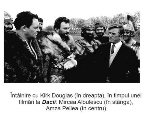 Kirk Douglas și românii. Imagine de colecție, alături de Amza Pellea și Mircea Albulescu, la filmările pentru filmul românesc, "Dacii"