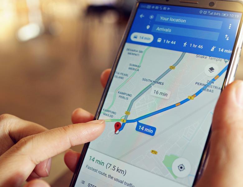 "În 200 de metri, virați la dreapta!" Un român economisește trei ore într-un an pentru că folosește aplicațiile GPS în trafic