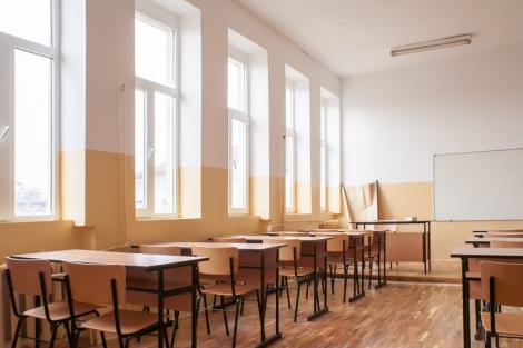 Cursurile au fost suspendate în toate şcolile din Tulcea şi parţial în alte 61 de unităţi de învăţământ din nouă judeţe