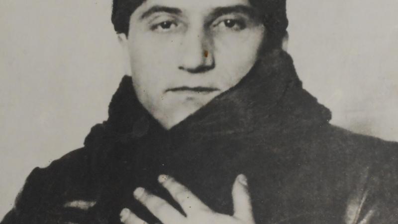 George Topârceanu (1886 - 1937) a fost un poet, prozator, memorialist, publicist și traducător român, membru corespondent al Academiei din 1936