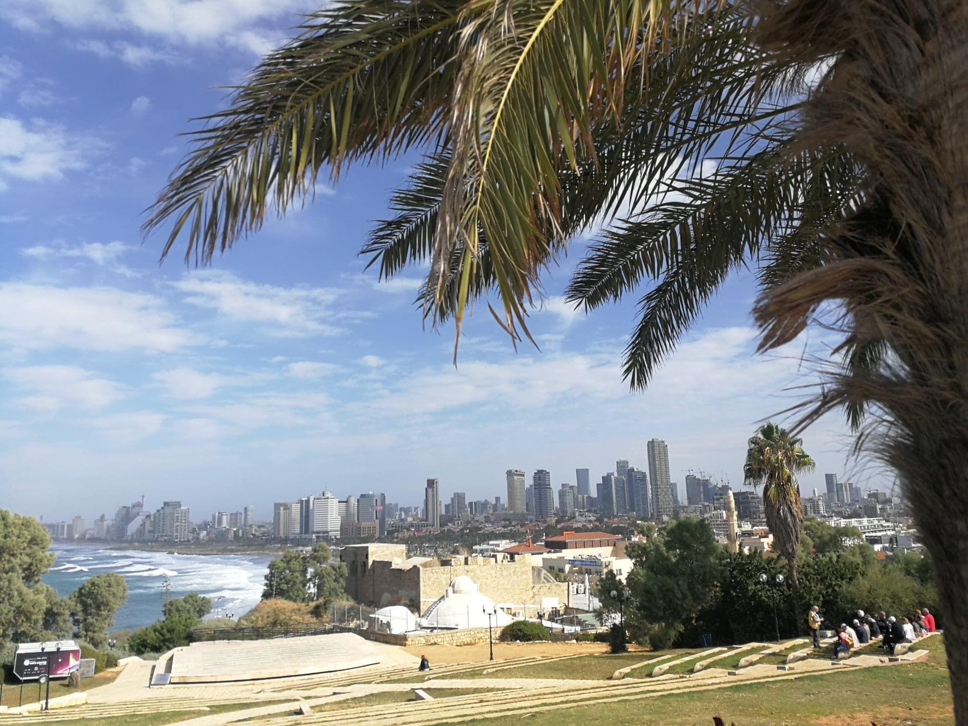 Guvernul israelian anunţă că vor intra &icirc;n ţară doar persoanele care vor face dovada că pot intra &icirc;n carantină pentru 14 zile de la momentul intrării. Punctele de trecere vamală spre Iordania vor fi &icirc;nchise