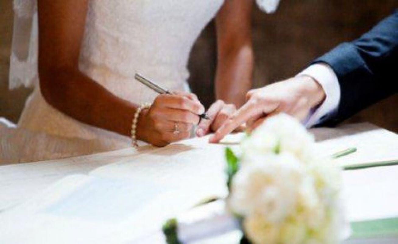 Căsătoria civilă se va putea &icirc;ncheia &icirc;n grădini publice, parcuri, muzee sau &icirc;n alte &bdquo;locuri &icirc;n aer liber&rdquo;