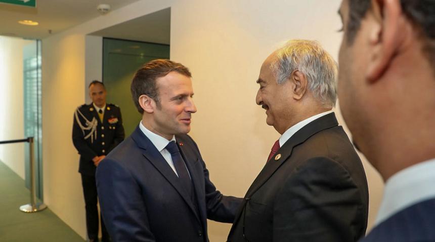 Mareşul Khalifa Haftar, primit de Macron, se angajează să semneze armistiţiul &icirc;n Libia