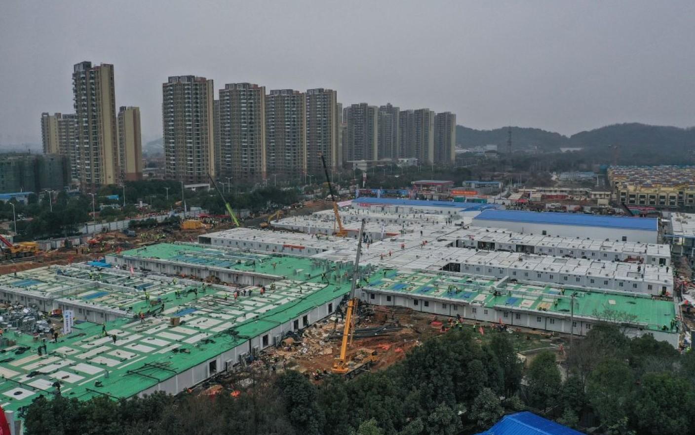 Cele 16 spitale temporare din oraşul chinez Wuhan,  au fost &icirc;nchise. Circa 12.000 de pacienţi au fost trataţi
