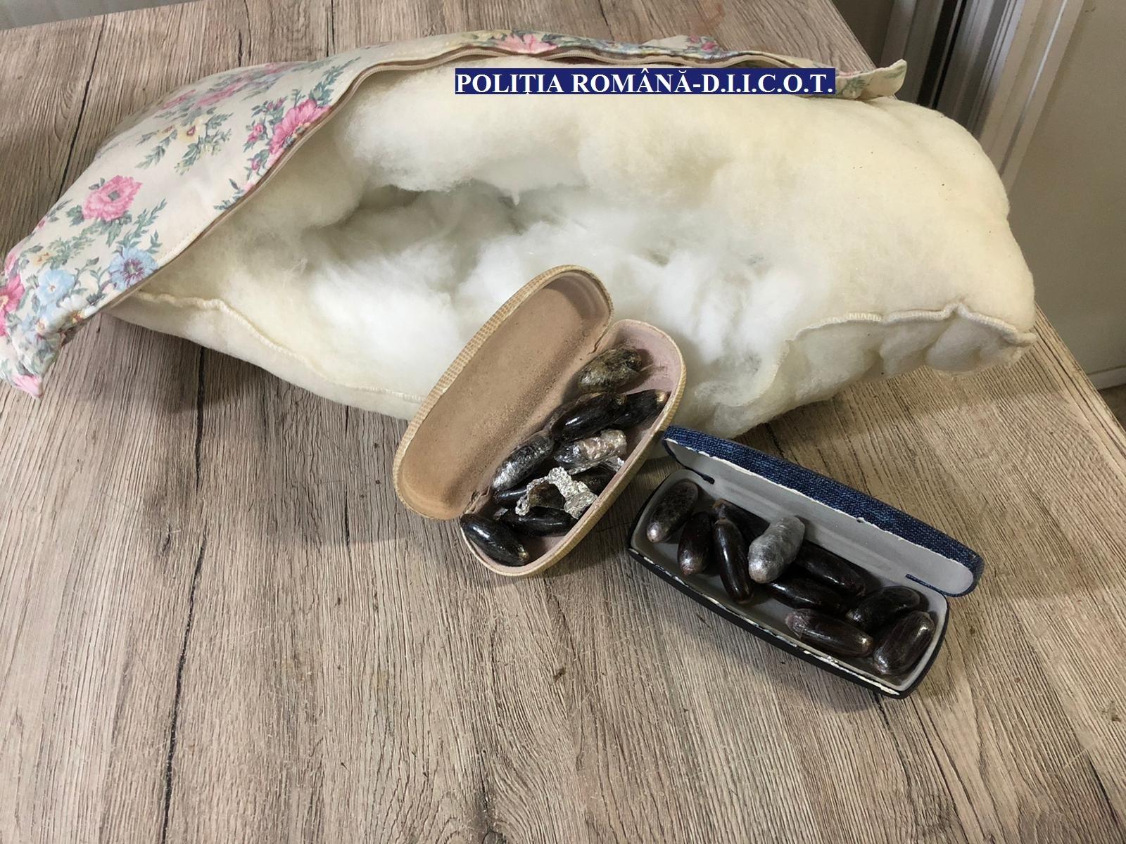 Patru persoane au fost reţinute de DIICOT Bacău pentru trafic de droguri