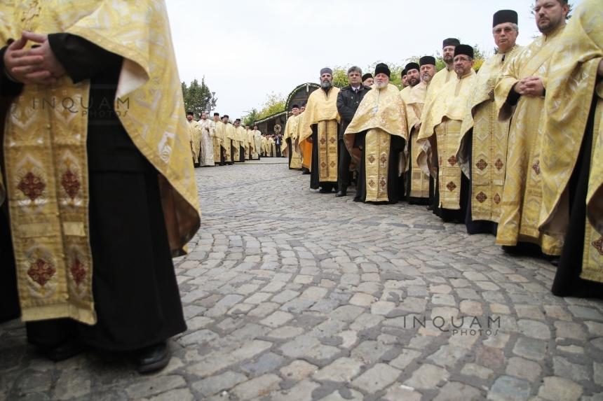 Biserica Rom&acirc;nă reacționează, după ce Arafat a cerut restricționarea activităților religioase din cauza coronavirusului