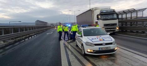 Un român repatriat nu poate fi înmormântat acasă. E blocat în convoiul de mașini venite din Italia: "Am certificat că nu a murit din cauza coronavirusului"