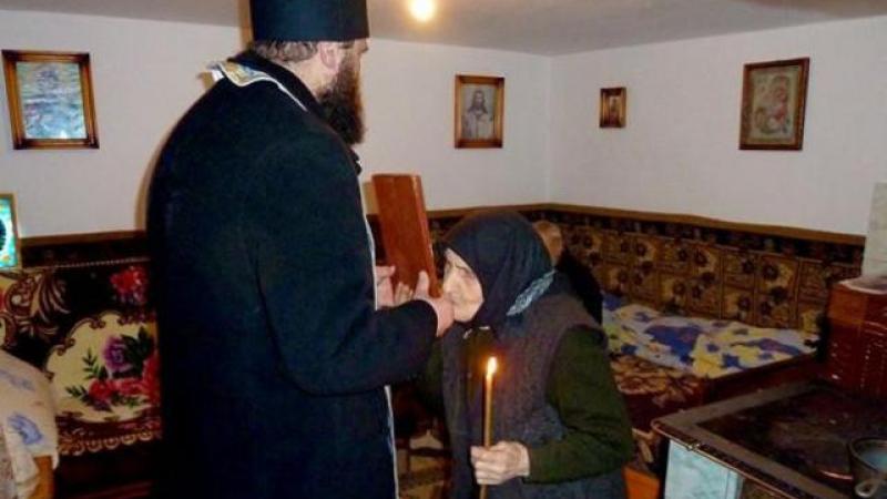 Preoții din Tecuci bagă spaima &icirc;n locuitori. &rdquo;Umblă din casă &icirc;n casă cu crucea &icirc;n m&acirc;nă, iar enoriașii sărută crucea și m&acirc;na preoților!&rdquo;