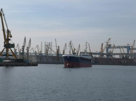 Autoritatea Navală Română: Toate navele care vin din zonele roşii sau galbene vor fi considerate în carantină, în rada portului