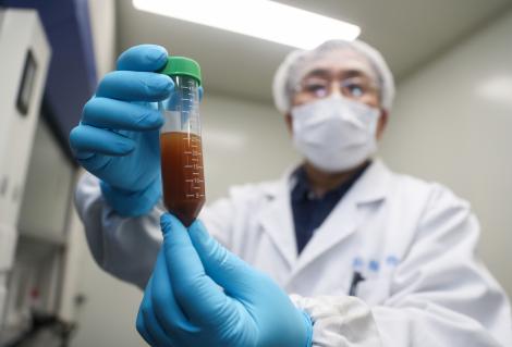 Cursa pentru un leac! Ce companii se bat pentru a trata coronavirusul? Un medicament ratat anti-Ebola, un vaccin intranazal, la un pas să fie lansate pe piață