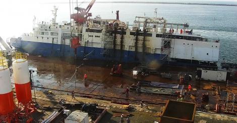 Constanţa: A fost finalizată operaţiunea de scoatere a încărcăturii navei Queen Hind
