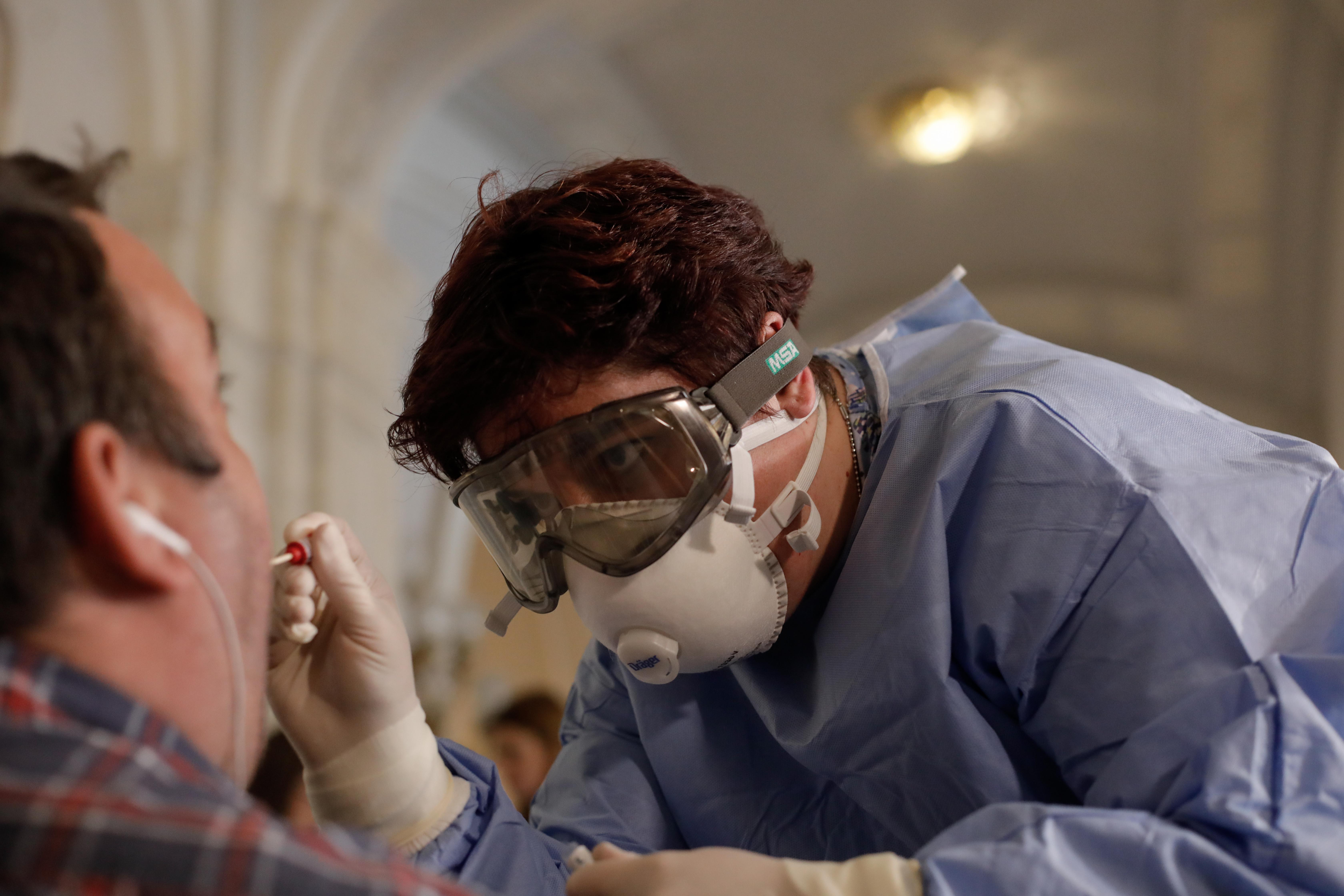 Testul pentru coronavirus, negativ &icirc;n cazul premierului Ludovic Orban