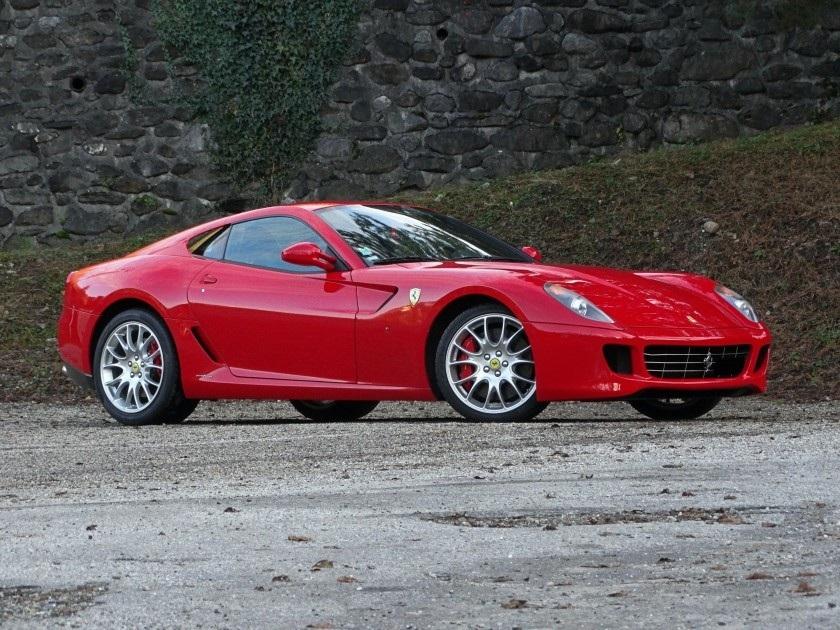 Ferrari a anunțat că şi-a închis fabricile de la Maranello şi Modena