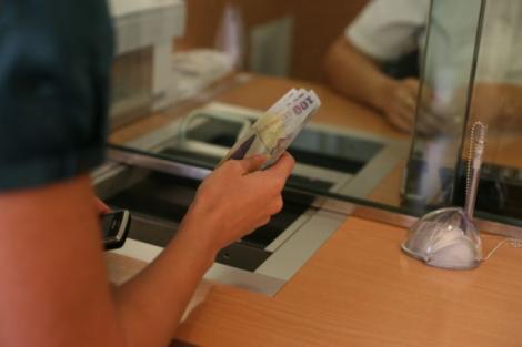 Băncile, măsuri speciale: Se suspendă temporar plata ratelor la credite și se oferă internet şi mobile banking GRATUIT timp de trei luni
