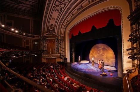 Ce teatre vor trasmite gratuit spectacolele, live, pe facebook